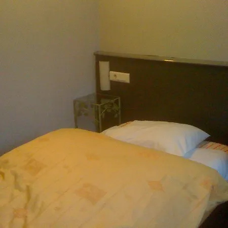 Hotel Restaurant De La Place 3*